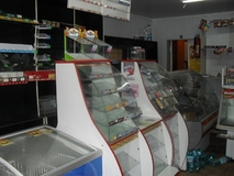 Продается магазин в г. Басарабяска, общая площадь конструкций 68 м2, электричество, вода, телефон, газ, канализация, сигнализация. Цена 35 000 евро.
