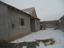 Продается котельцовый  дом с евро ремонтом в р-не родддома, 3 комнаты, общая площадь 108 м2, газ, вода, электричество, телефон. Цена 35 000 евро.